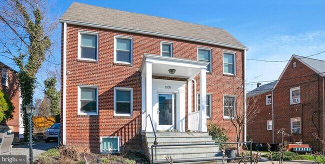 Building Photo - 1509 N Rhodes St