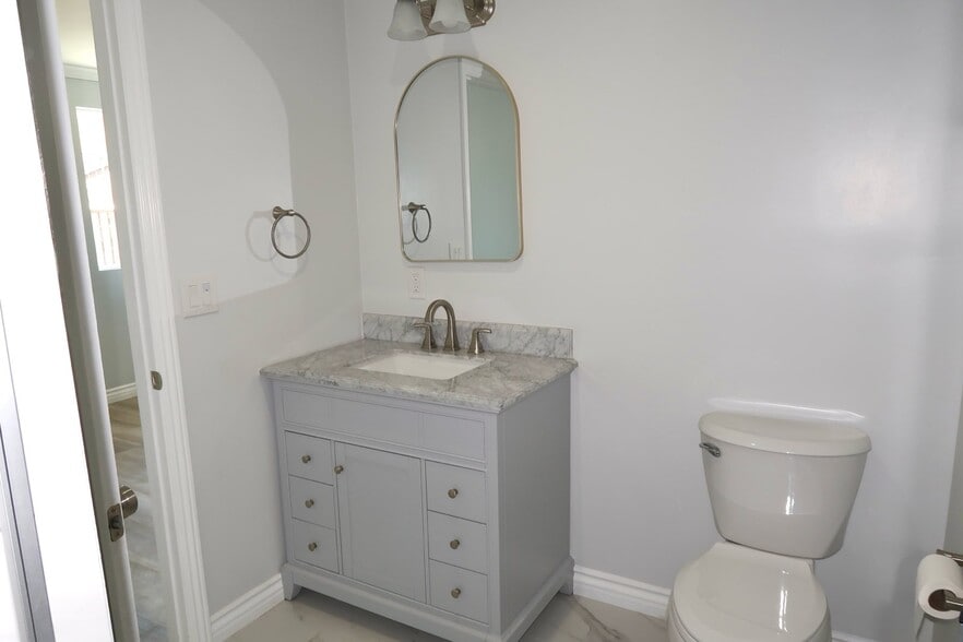 Building Photo - 9232 1/2 Coachman Ave