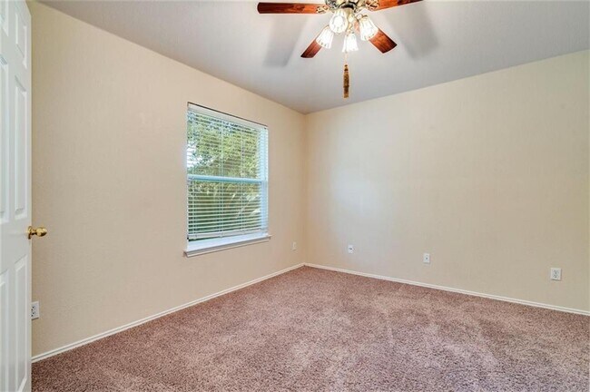 Building Photo - 1307 Dillon Lake Bend