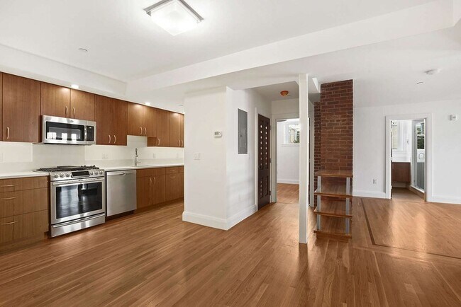 Primary Photo - 165 Winthrop Rd