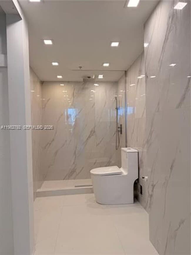 Building Photo - 1500 Bay Rd