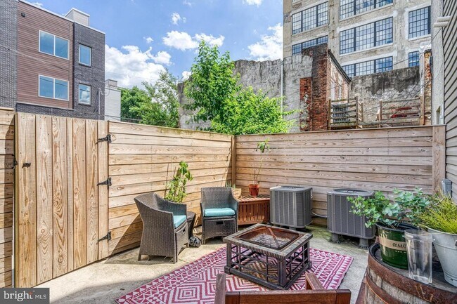 Building Photo - 1431 N 5th St