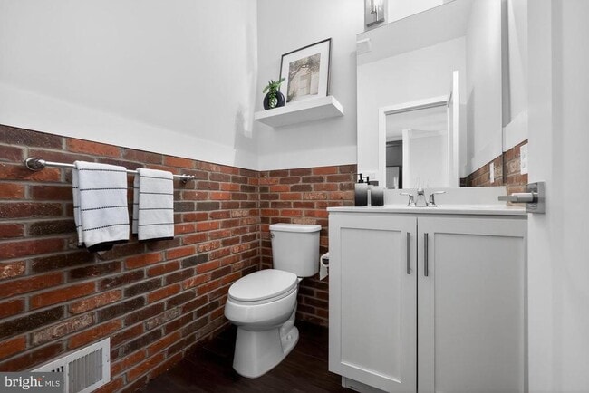 Building Photo - 11 Hedley Ln