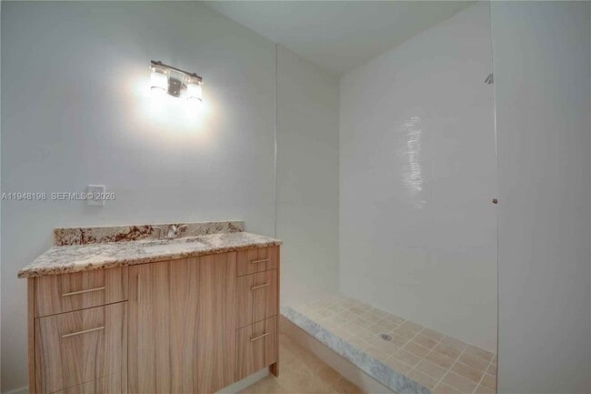 Building Photo - 709 SW 3rd St