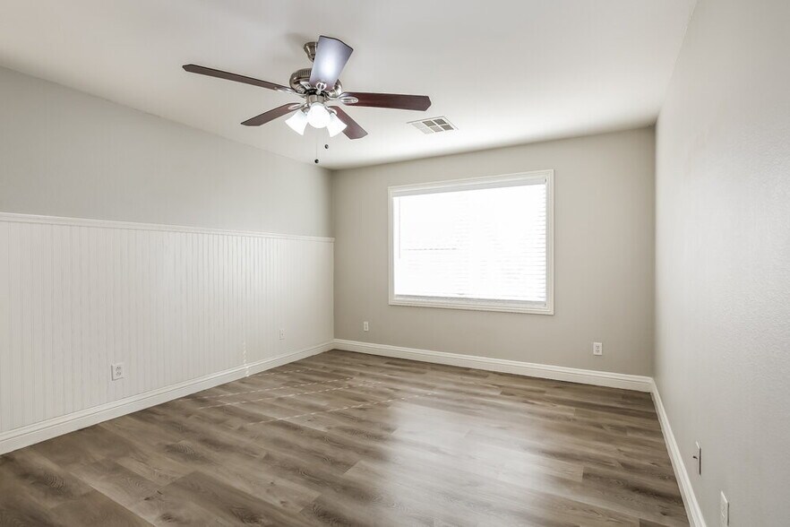 Building Photo - 1857 Bayhurst Ave