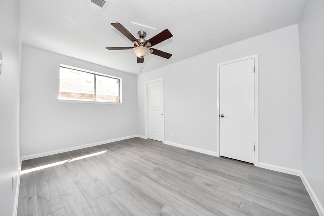 Building Photo - 4710 Lotus St