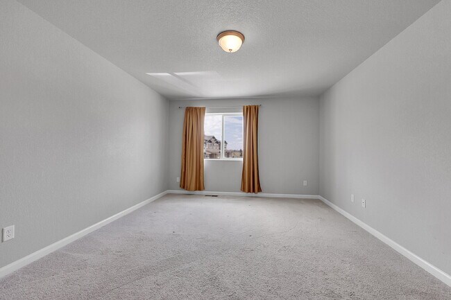 Building Photo - $2,150 - 3 Bed, 2.5 Bath Updated Townhome ...