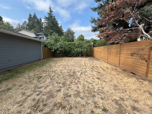Building Photo - Spacious Yet Cozy 3BR/2BA Home with Garage...