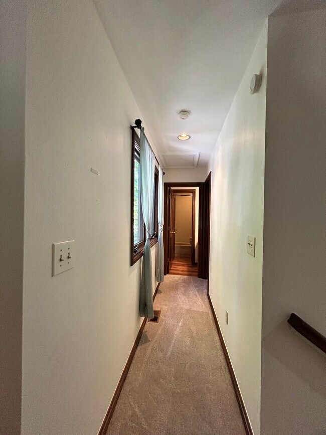 Building Photo - Gorgeous 4 Bedroom Townhome Steps from Boulder Country Club