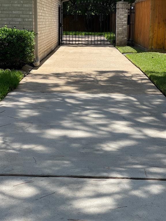 Building Photo - 2215 Mill Creek Dr