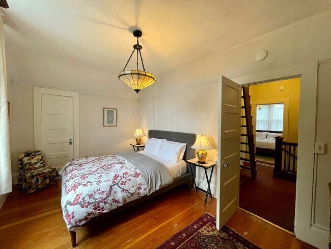Building Photo - Pacific Grove Historical 3 Bed 2 Bath