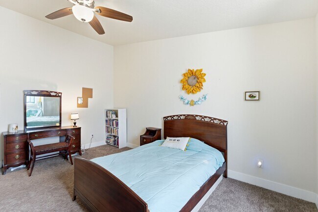 Building Photo - 415 E Earl St