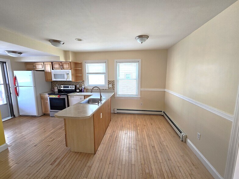 Building Photo - 41 Pine St