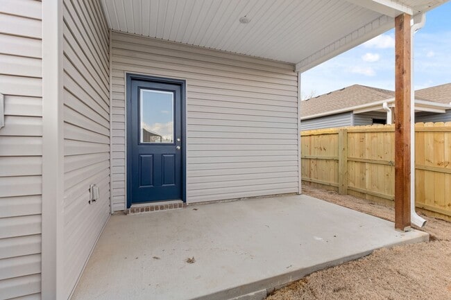 Building Photo - Spacious Home in Fayetteville!