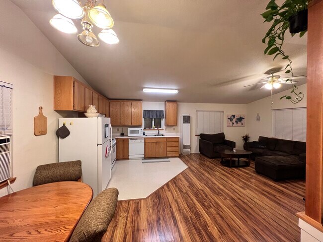 Building Photo - 21896 Fallview Dr