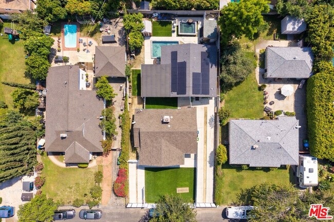 Building Photo - 13842 Hamlin St