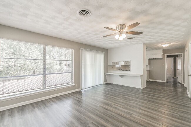Building Photo - 7513 Maple Dr