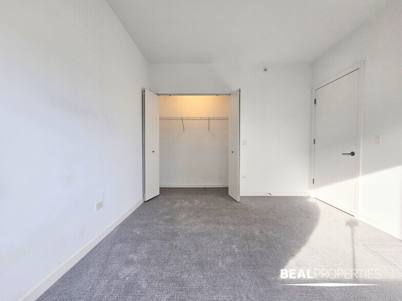 Building Photo - 548 W Webster Ave