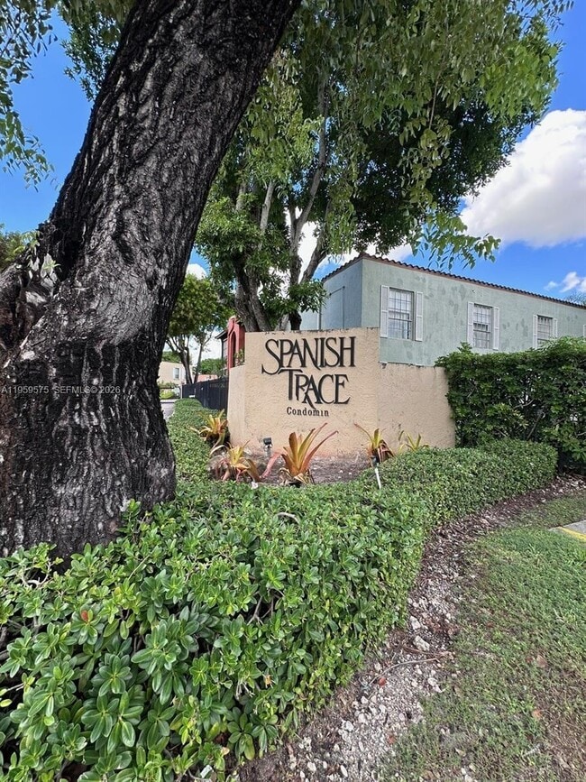 Building Photo - 10786 N Kendall Dr