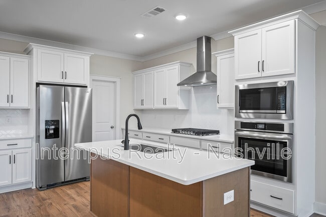 Building Photo - 704 Conifer Dr