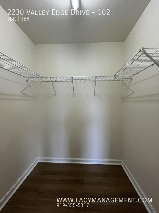 Building Photo - 2230 Valley Edge Dr