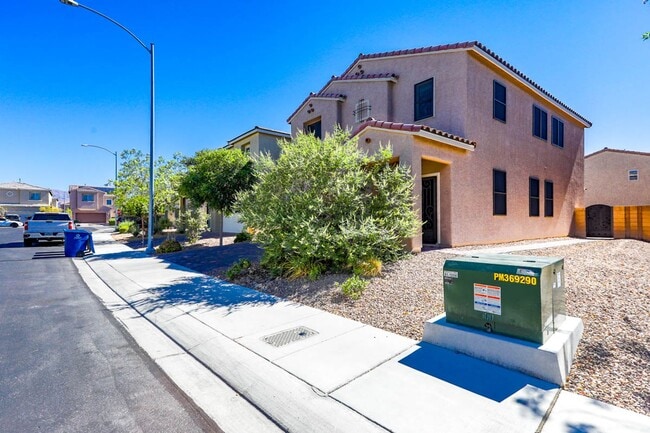 Building Photo - Beautiful 3-Bedroom Home in the Gated Sedona Ranch Community