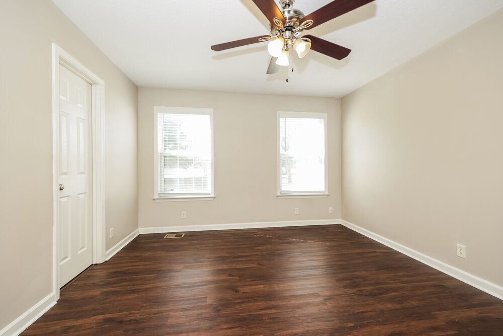 Building Photo - 1204 Red Oak Ct