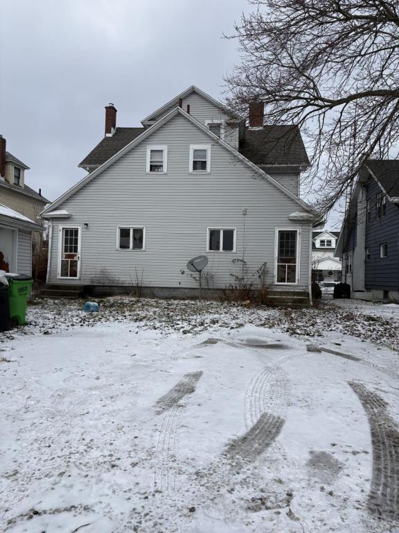 Building Photo - 242 W Summit St