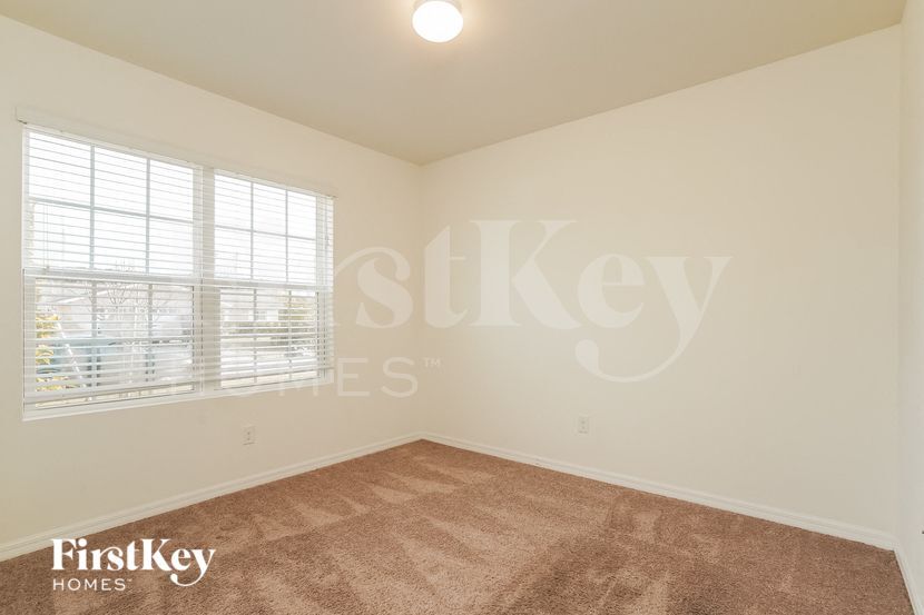 Building Photo - 1306 SE 19th Terrace