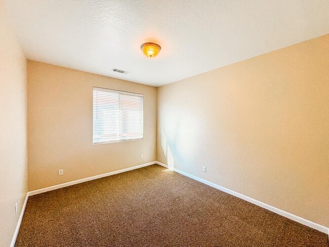 Building Photo - 5537 N Gates Ave