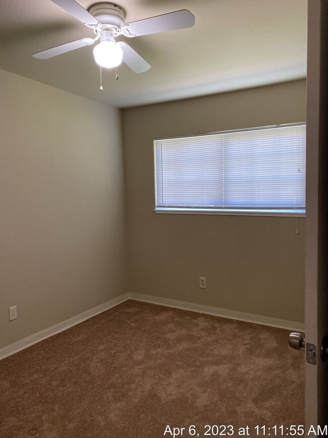 Building Photo - Cozy Home on a Huge Lot