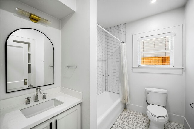 Building Photo - 1129 Euclid St