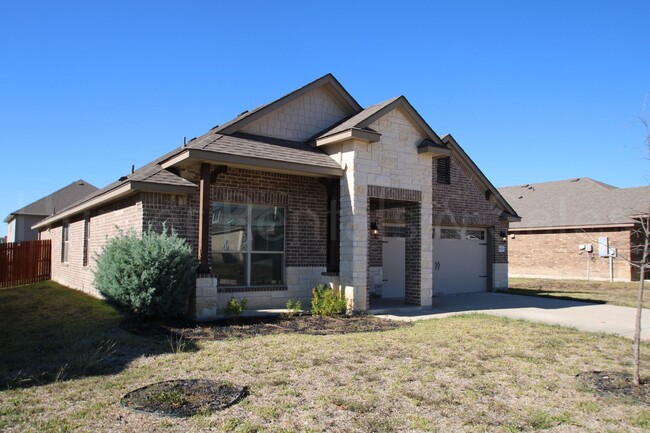 Building Photo - Estancia West 4 bedroom beauty