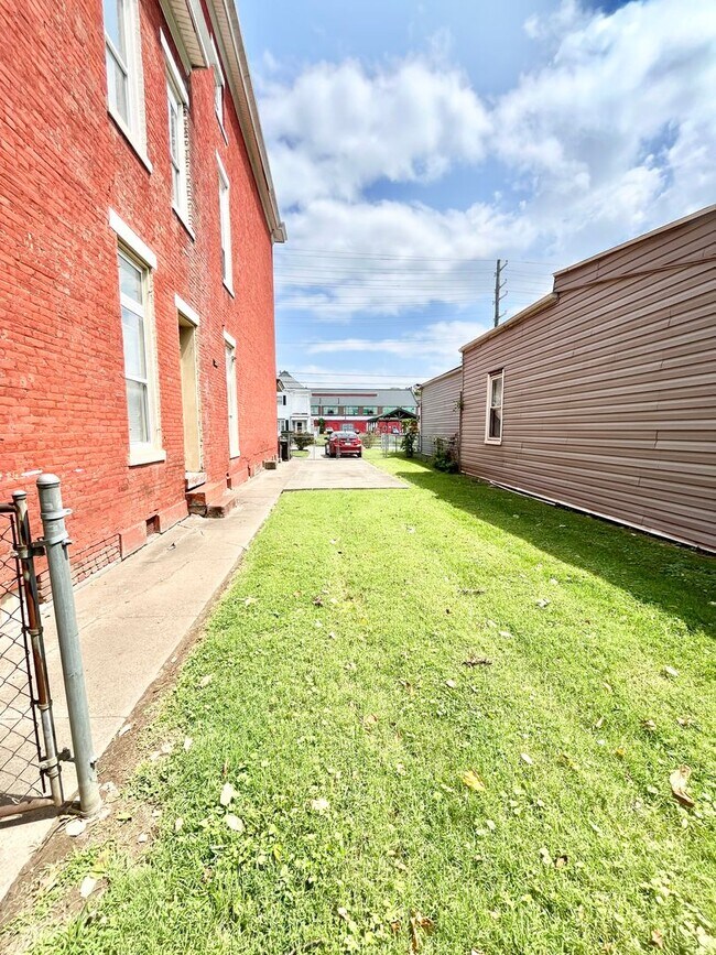 Building Photo - 2130 Portland Ave