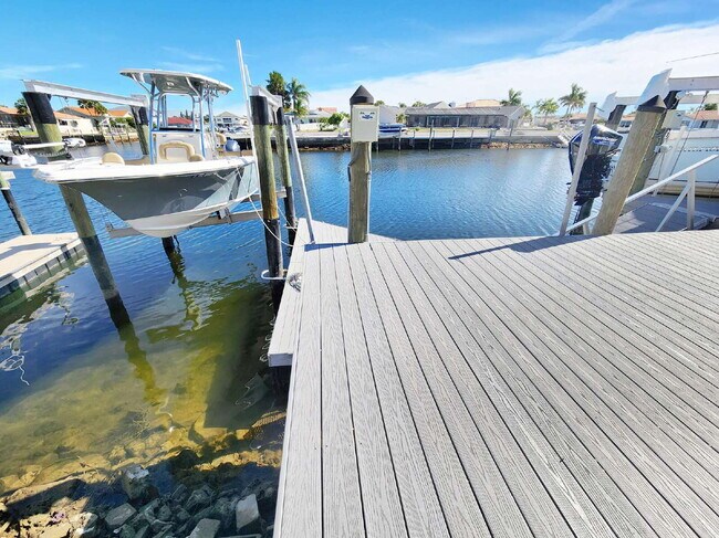 Building Photo - "3-Bed, 3-Bath Gem in New Port Richey with 2,233 Sq Ft of Living Space!"