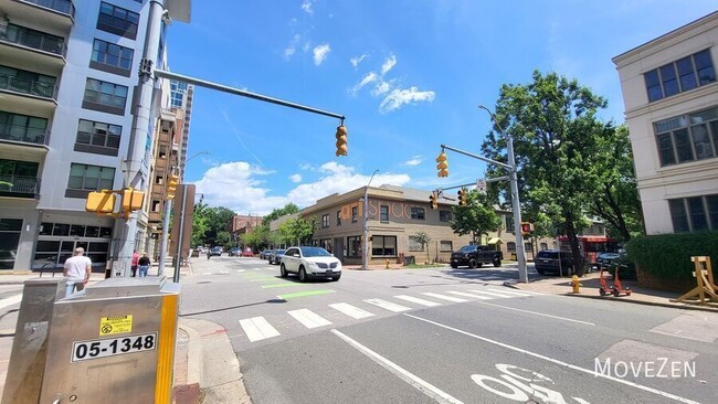 Building Photo - 444 S Blount St
