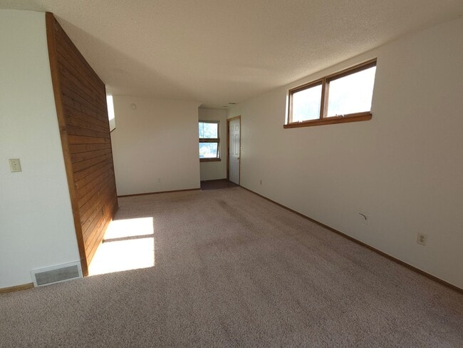 Building Photo - 2244 Goss Cir E