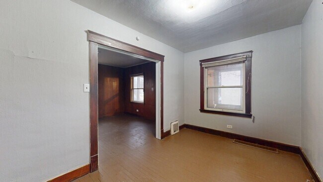 Building Photo - 3865 W 16th St