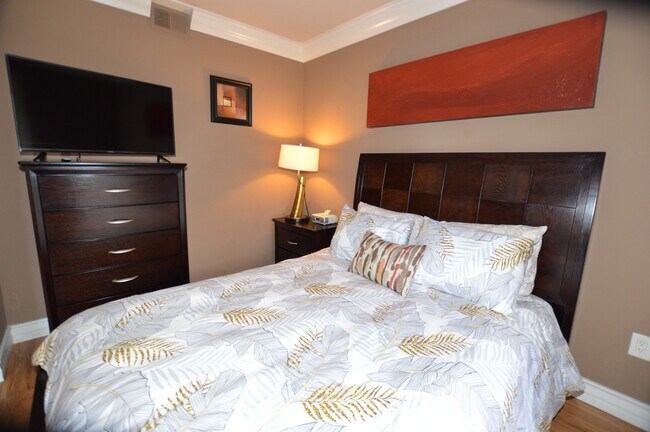 Building Photo - Charming Jr. 1 Bd Studio Condo at Merididan Private Residences.