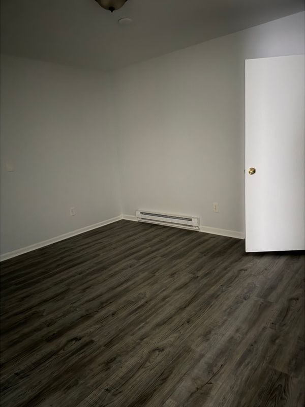 Building Photo - 9492 Linden Rd