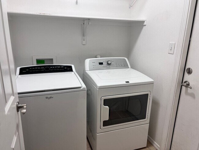 Building Photo - 2 Bedroom with major appliances, 2 car gar...
