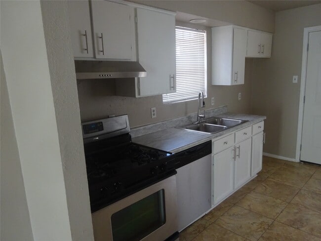 Building Photo - 5130 Wickview Ln