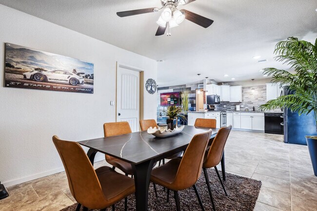 Building Photo - 2261 Sahara Dr