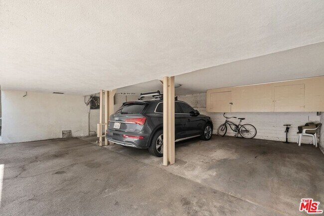 Building Photo - 2621 S Centinela Ave