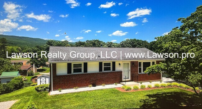 Building Photo - Very Nice Updated Ranch in Salem (Glenvar ...