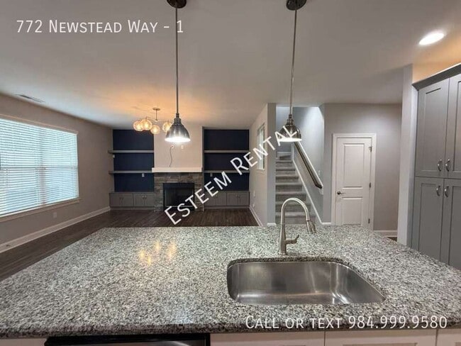 Building Photo - 772 Newstead Way