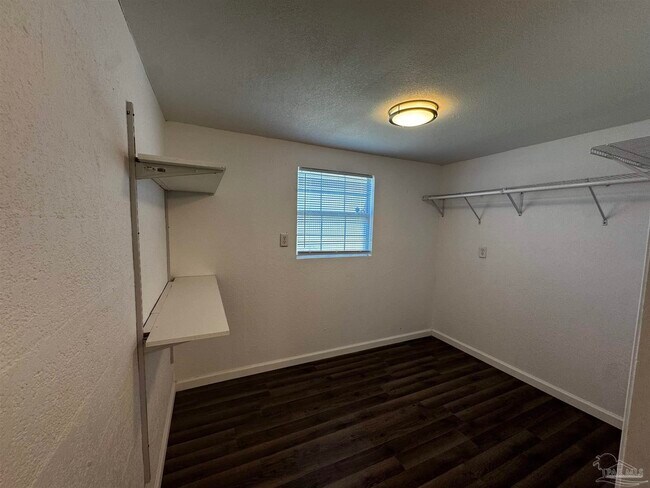 Building Photo - 5367 Locklin Ave