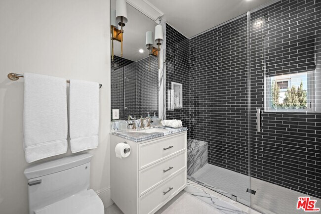 Building Photo - 616 N Alpine Dr