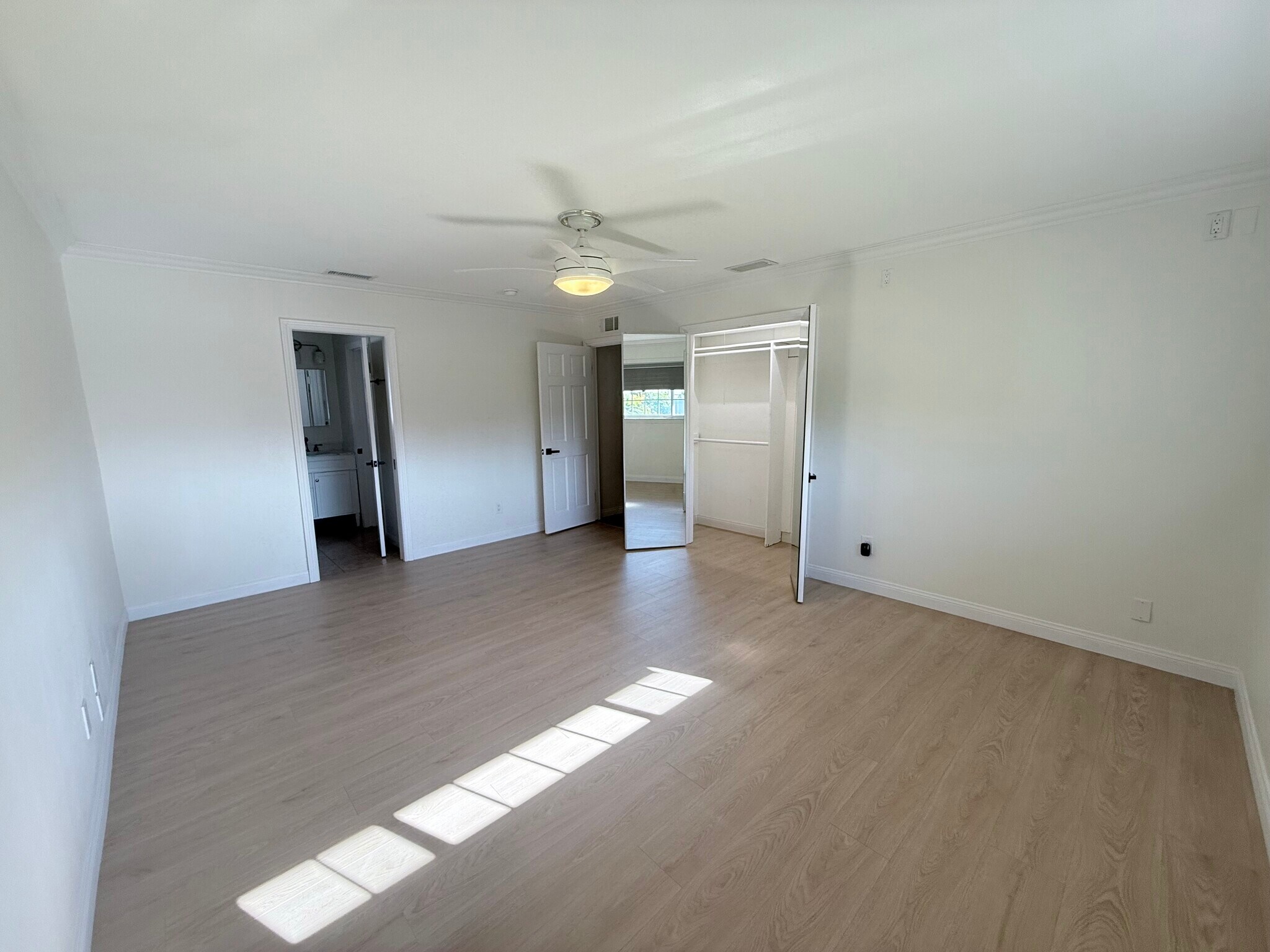 Building Photo - 11130 Canby Ave