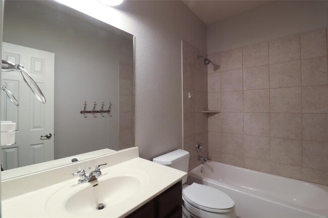 Building Photo - 528 Loma Cedro Bend